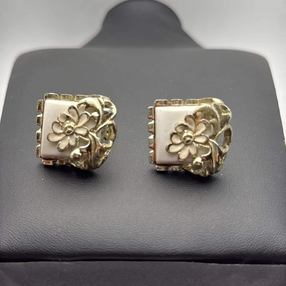 Vintage statement art deco oversized white gold tone flower clip on earrings